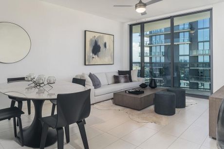 86 SW 8th St, Miami, FL, 33130