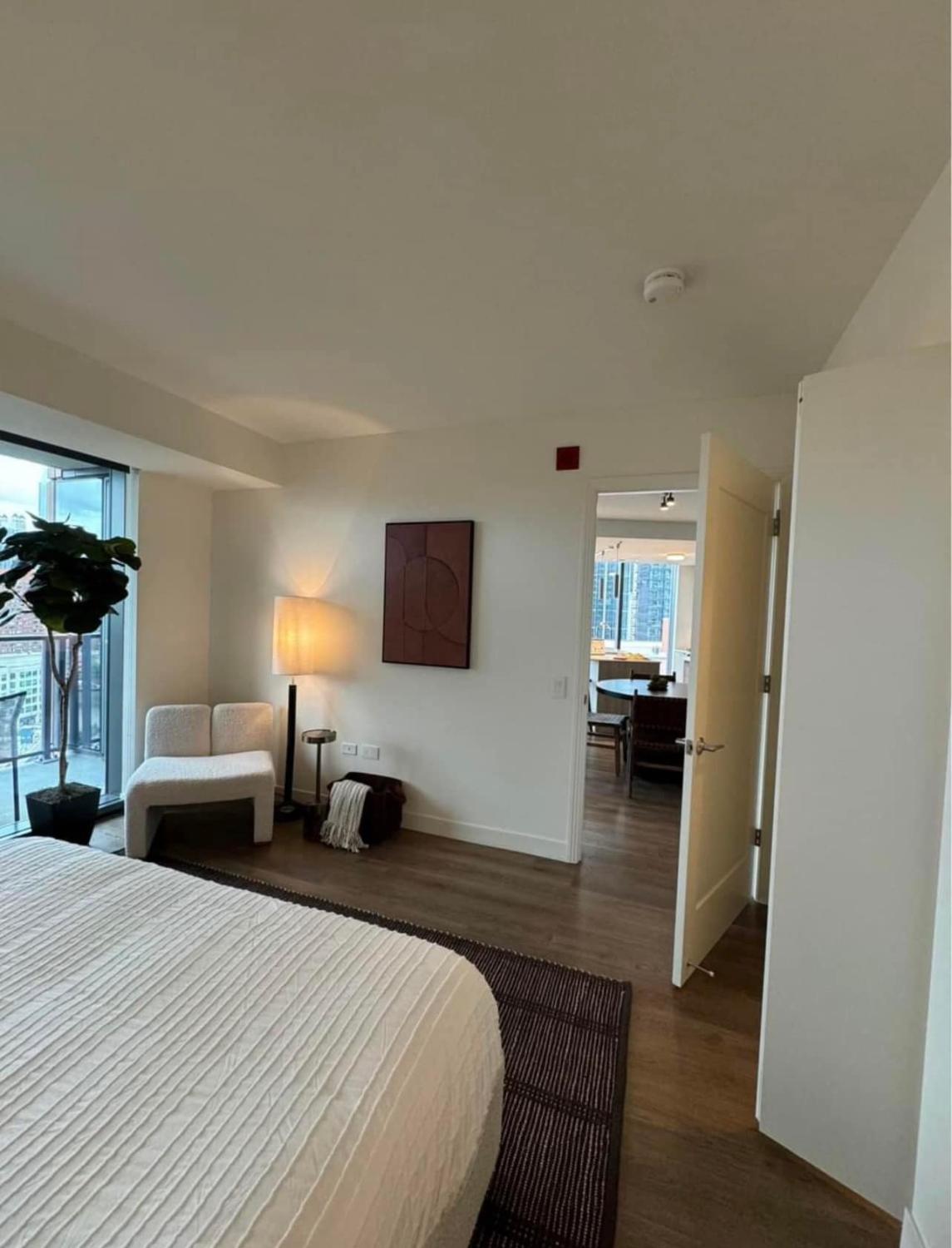 1044 W Van Buren St Chicago Image 2