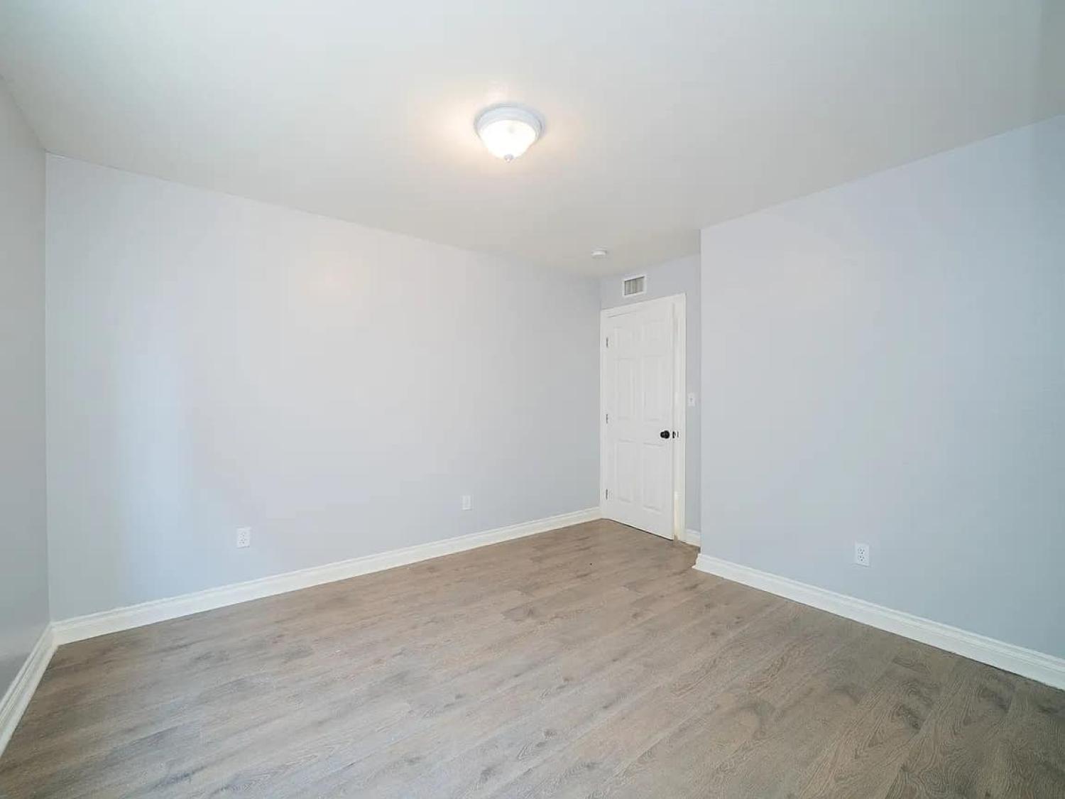 444 W 109th Pl Los Angeles Image 2