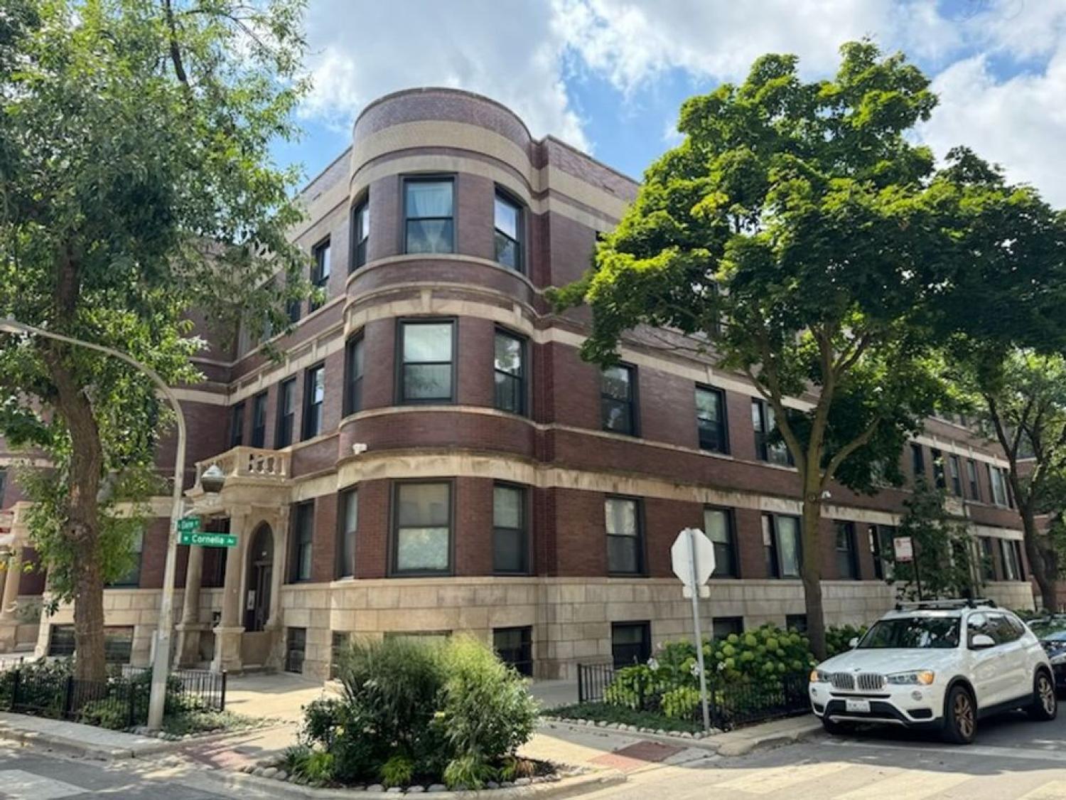 729 W Cornelia Ave Chicago Image 2