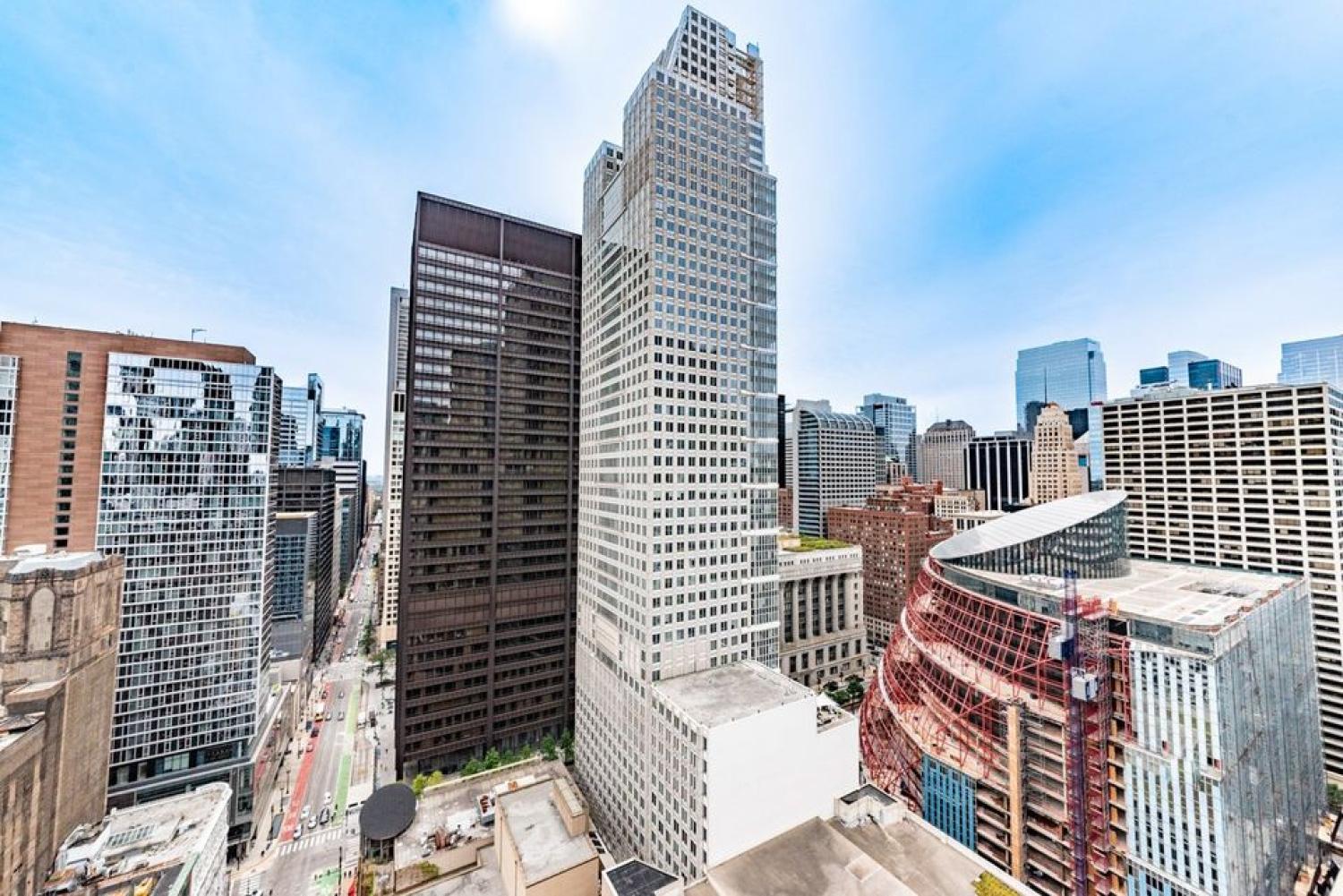 200 N Dearborn Chicago Image 13