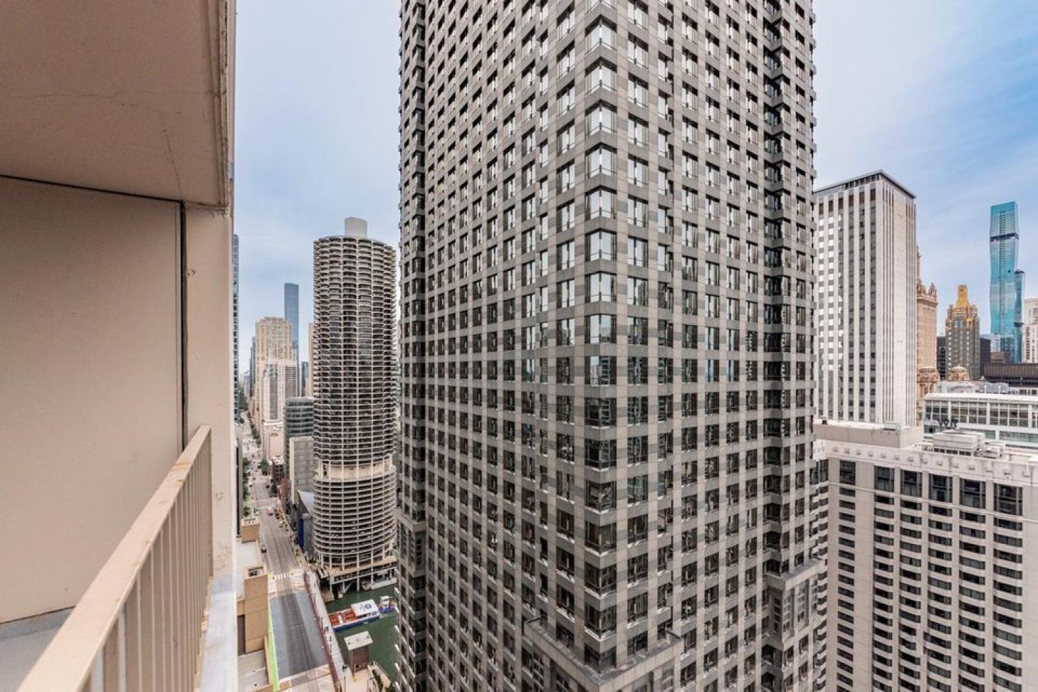 200 N Dearborn Chicago Image 23