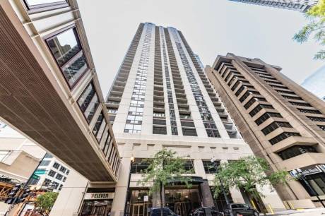 200 N Dearborn, Chicago, IL, 60601