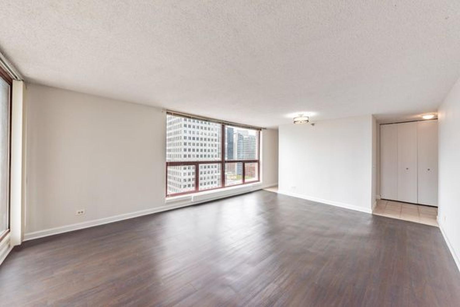 200 N Dearborn Chicago Image 6
