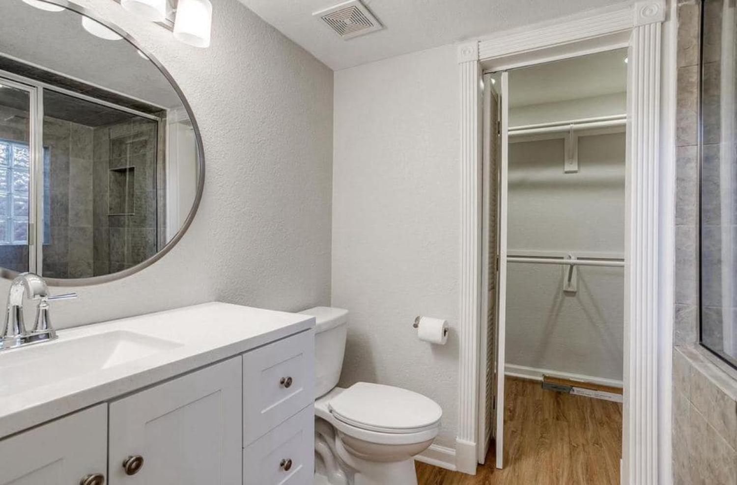 4231 S Cresthaven Rd UNIT B Dallas Image 2