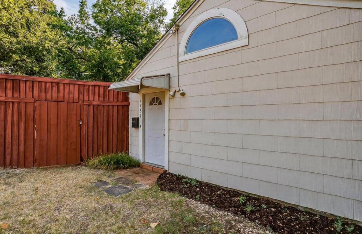 4231 S Cresthaven Rd UNIT B Dallas Image 3