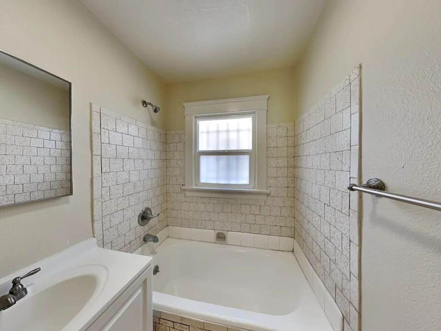 2048 W 65th Pl Los Angeles Image 10