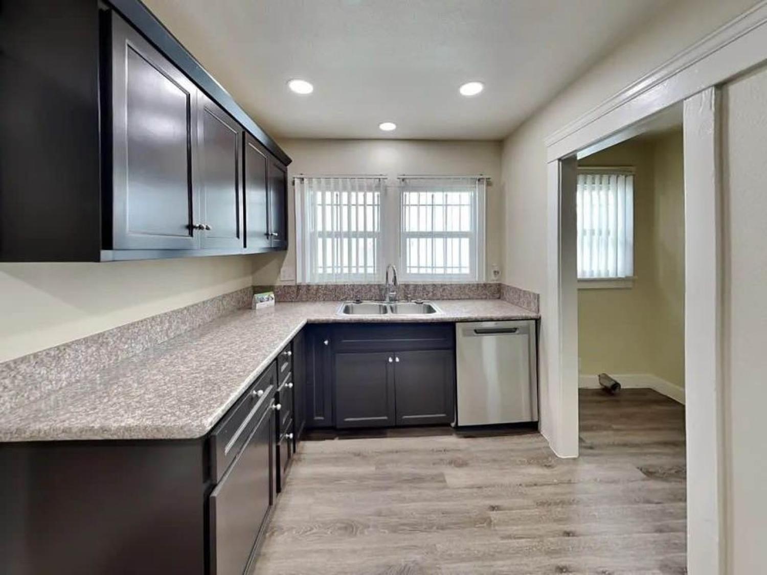 2048 W 65th Pl Los Angeles Image 7