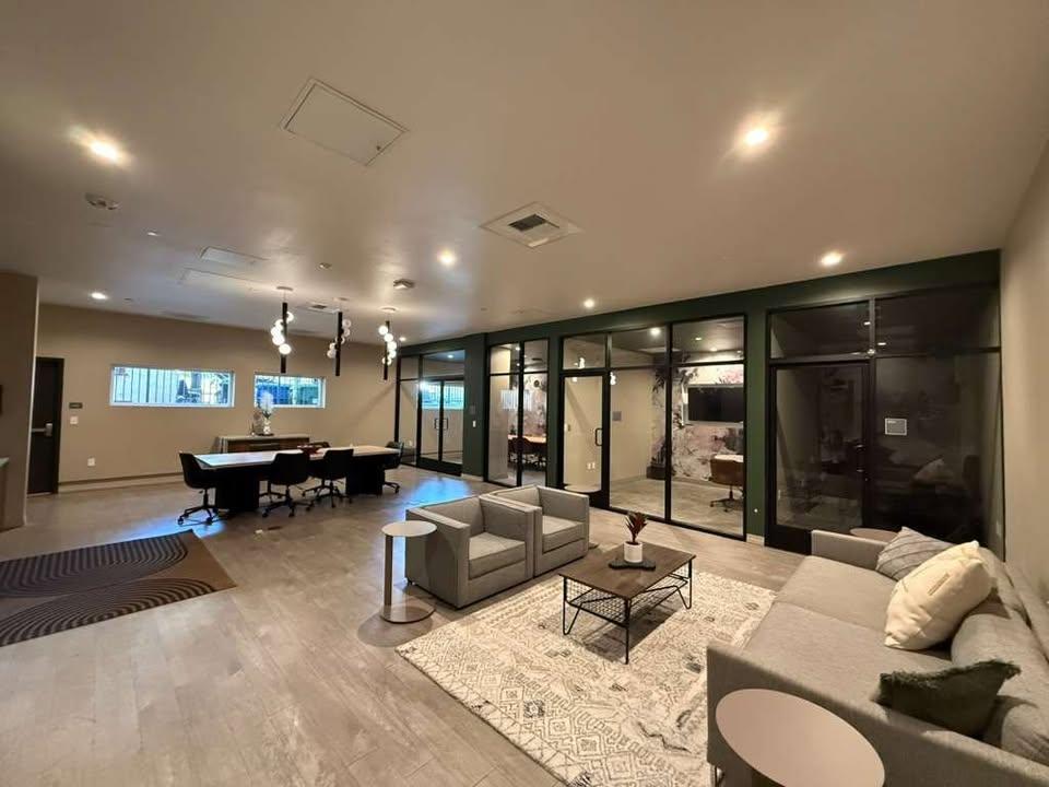 2880 James M Wood Blvd Los Angeles Image 11