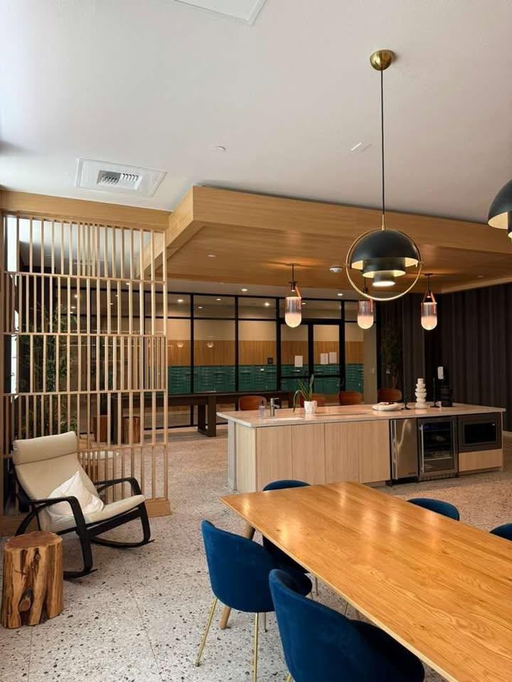 2880 James M Wood Blvd Los Angeles Image 21