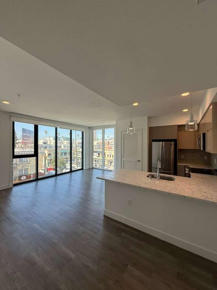 2880 James M Wood Blvd Los Angeles Image 2
