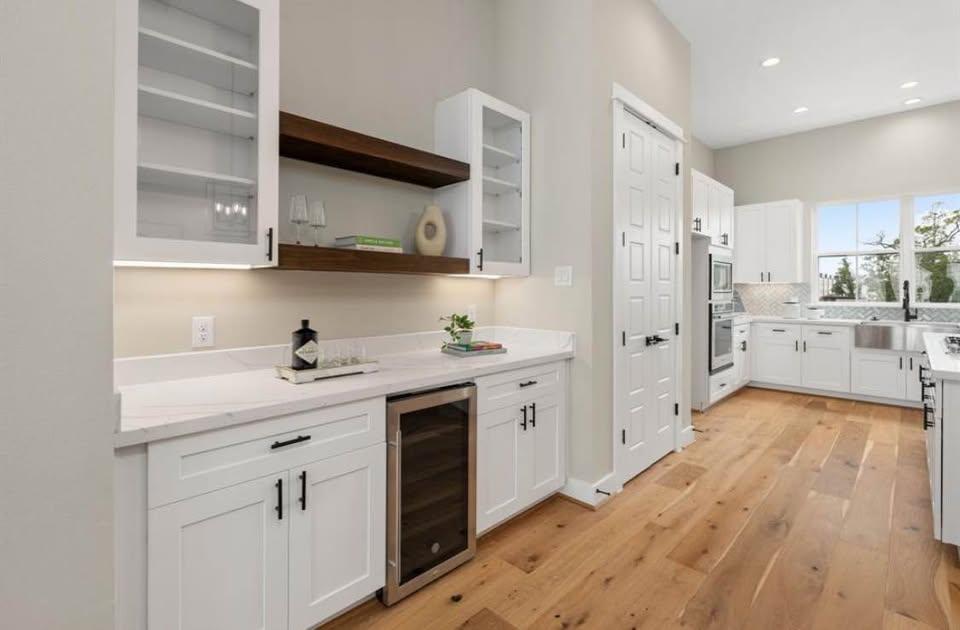 W 22nd St Houston Image 8