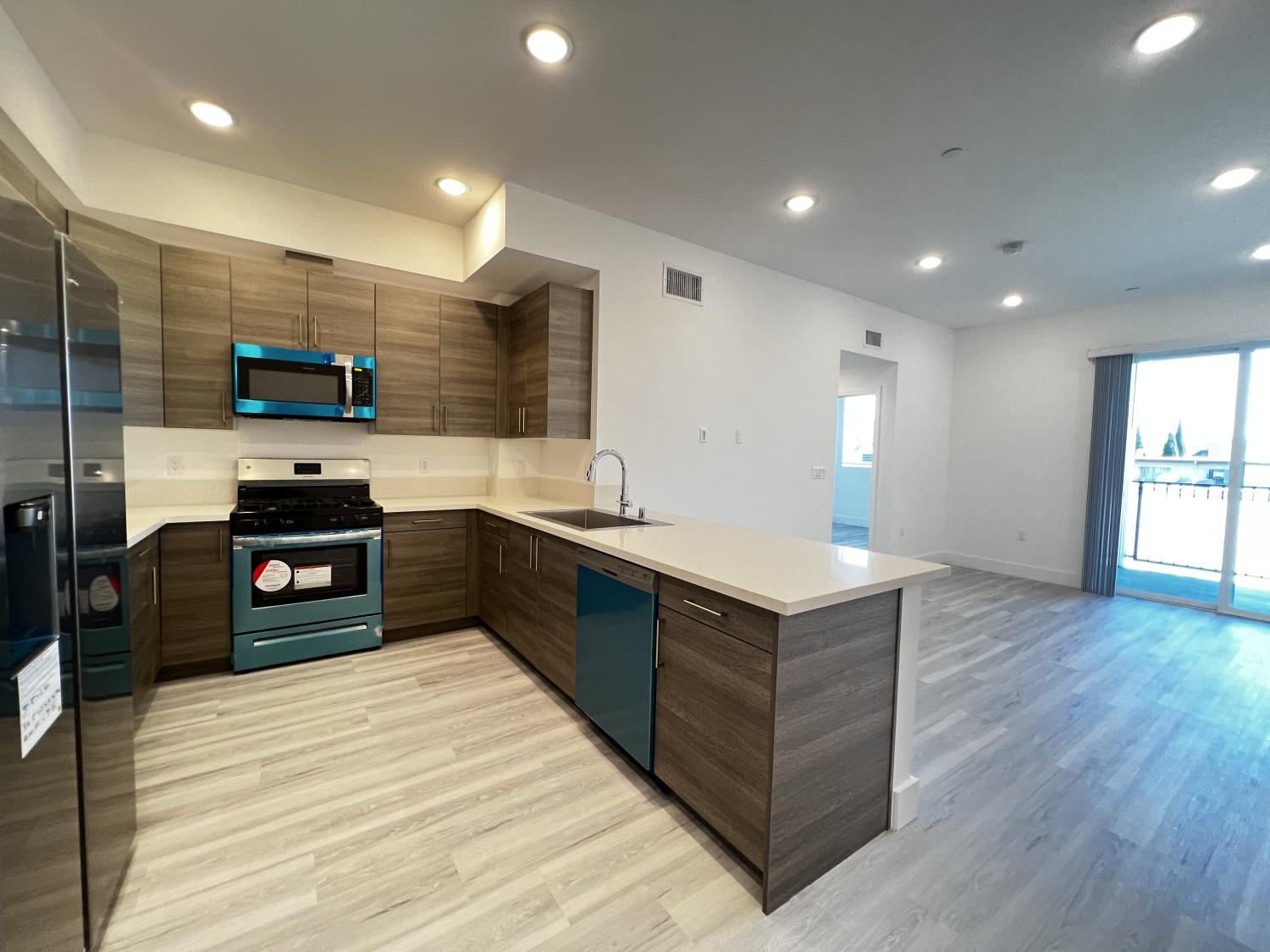 549 N Heliotrope Dr Los Angeles Image 3