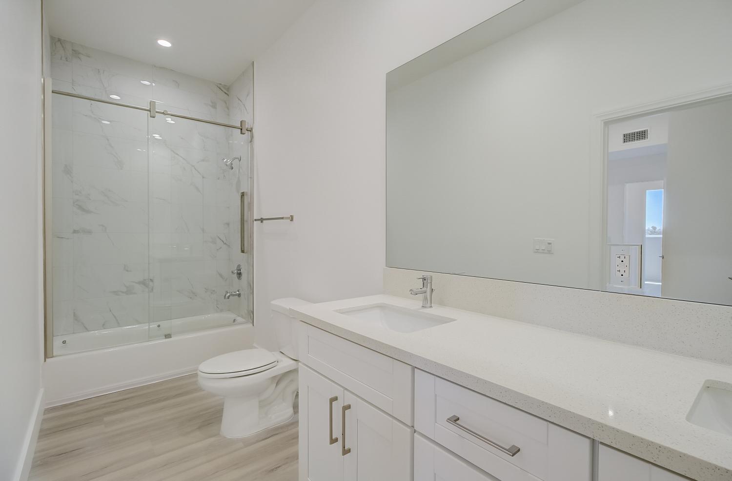 549 N Heliotrope Dr Los Angeles Image 4