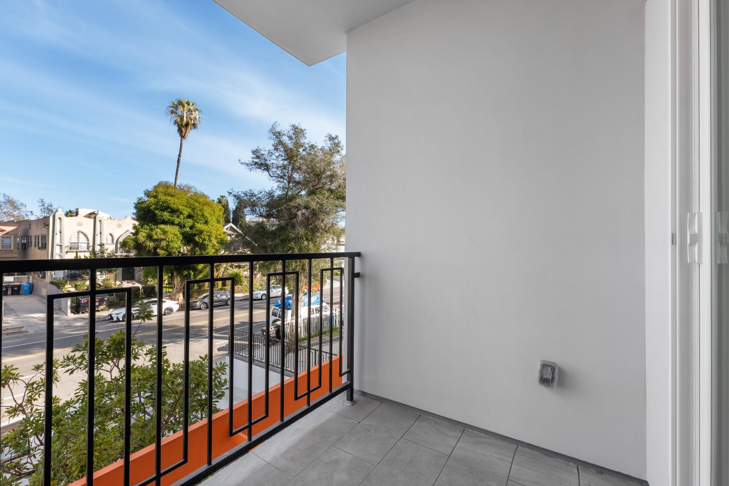 549 N Heliotrope Dr Los Angeles Image 5