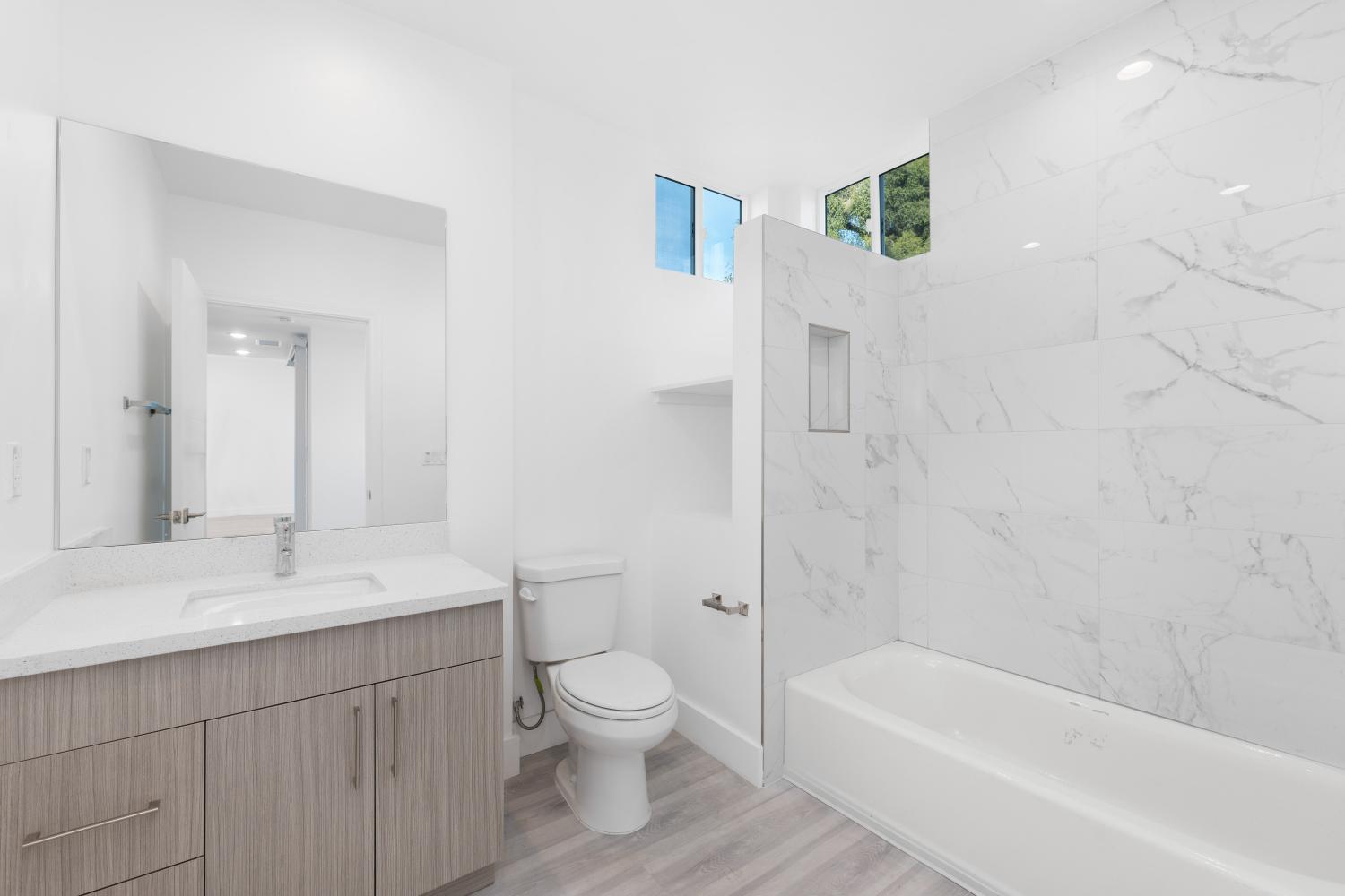 549 N Heliotrope Dr Los Angeles Image 6