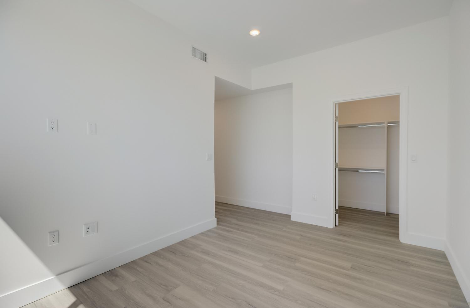 549 N Heliotrope Dr Los Angeles Image 7