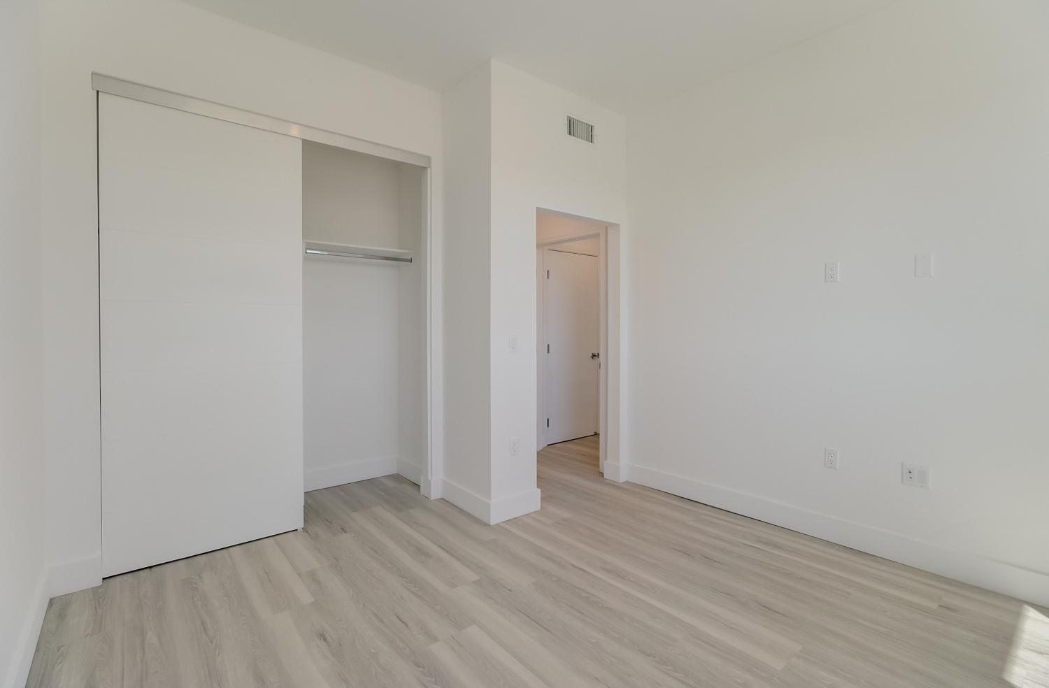 549 N Heliotrope Dr Los Angeles Image 8