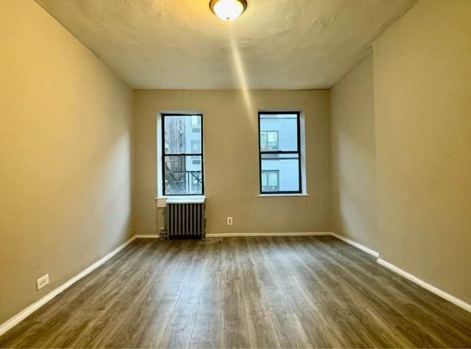 213 E 4th St New York Image 3
